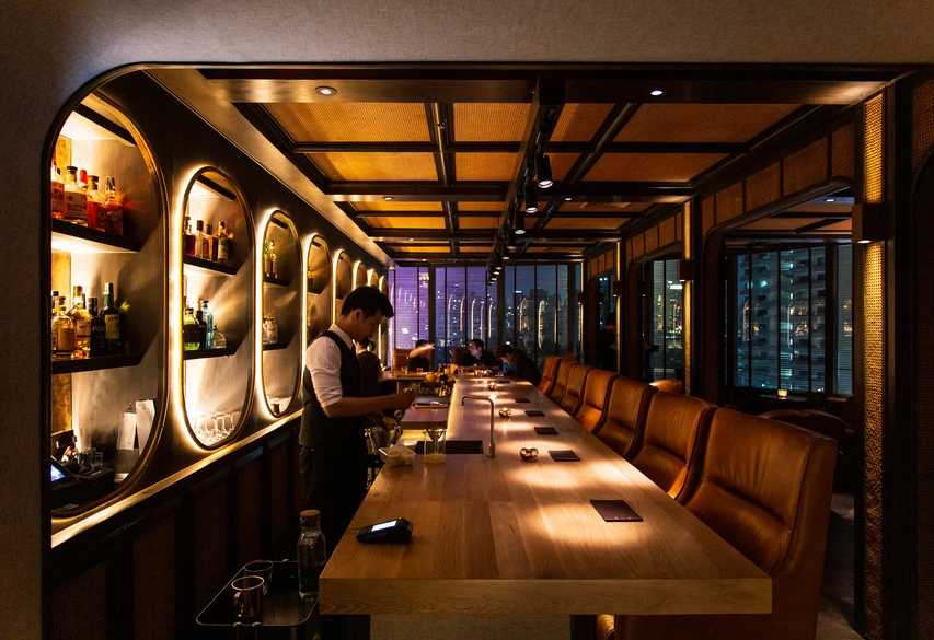 Thonglor Ekkamai Bangkok cocktail bar evening