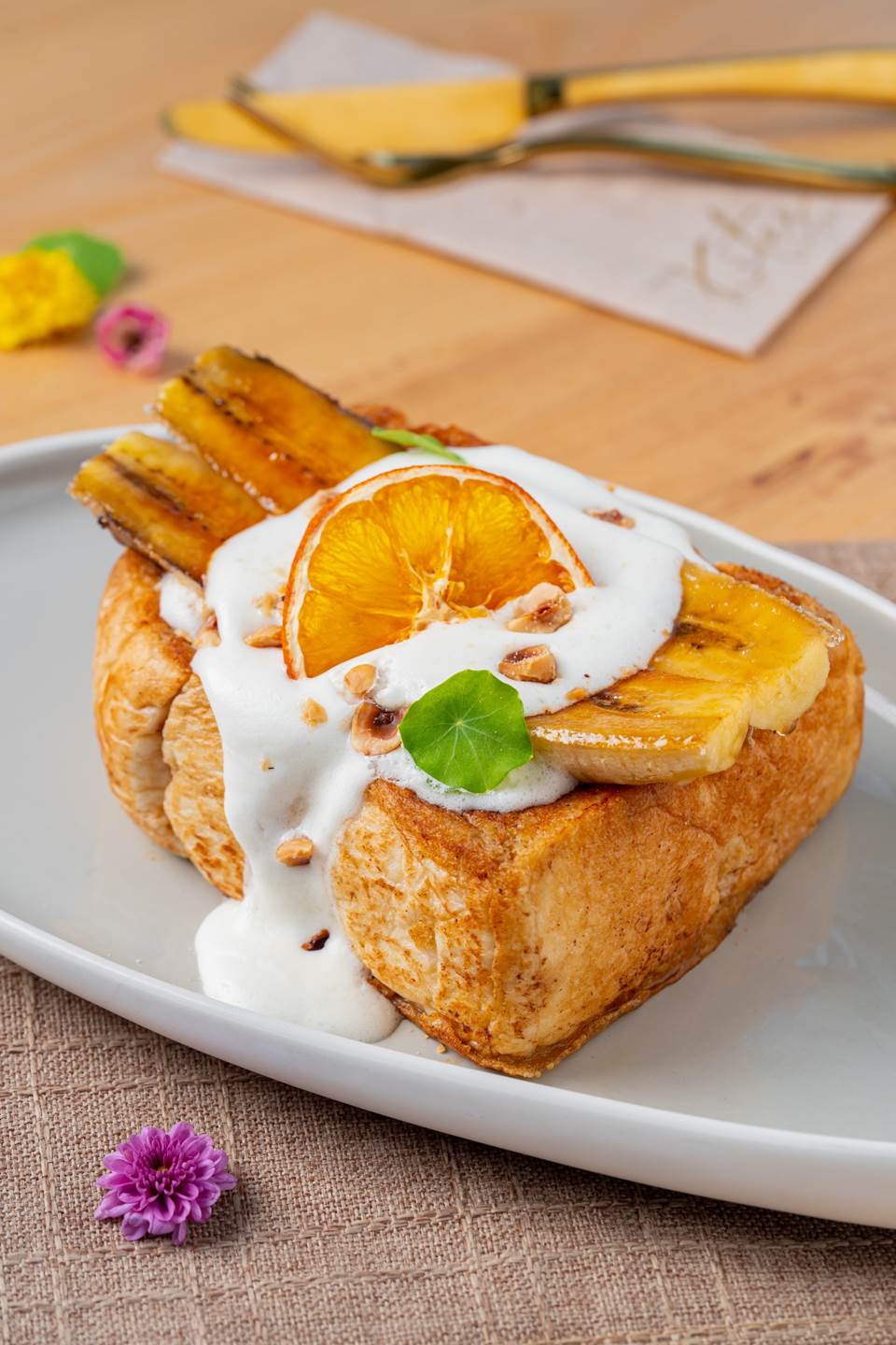 Thailand’s first INNSiDE by Melia hotel is putting a fresh twist on one of the day’s most beloved meals with the launch of “Brunch Your Way”, a new experience encouraging diners to mix and match savoury and sweet treats with creative beverages atop Bangkok.