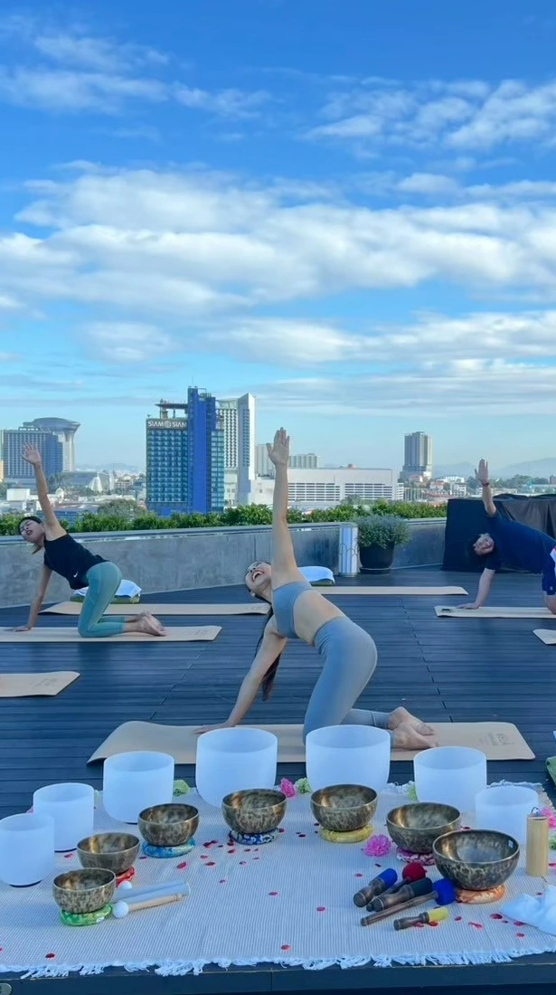 A new sound healing experience suspended high above Pattaya’s shoreline is beckoning guests to calm the nervous system and encourage mindfulness.